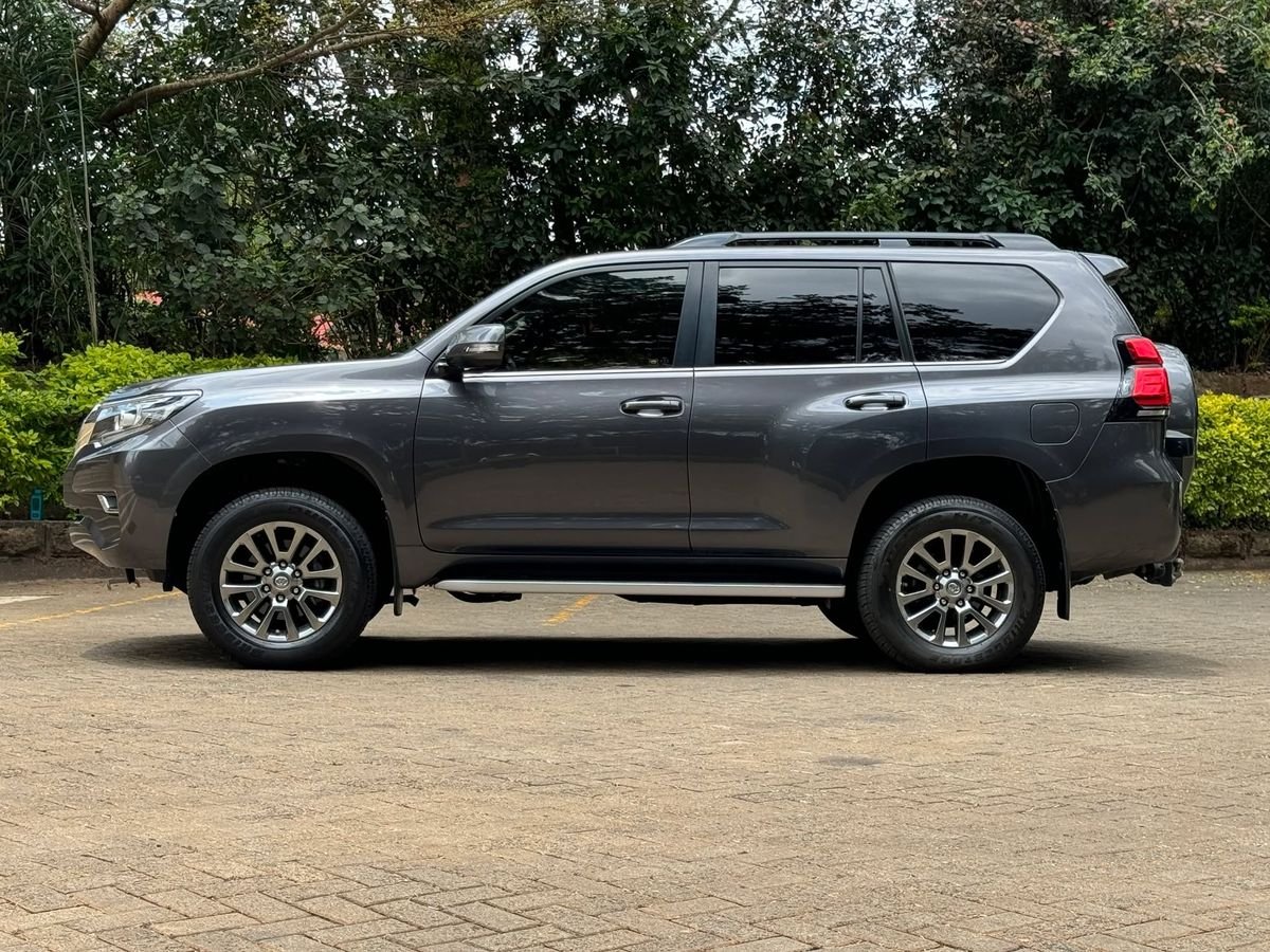 Toyota Land Cruiser photo 3