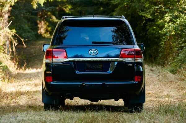 Planning a road trip in Rwanda? Learn what to pack, which routes to take, and how to prepare your rental car. Kigali RentCar gives you the ultimate guide!
